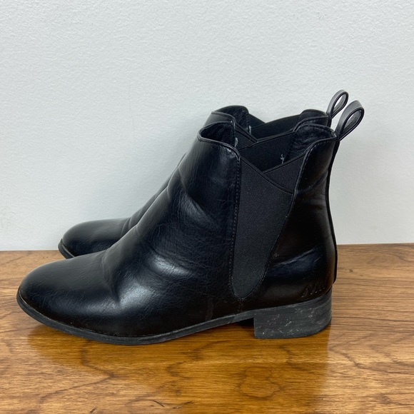 Matt & Nat Women's Joliette Chelsea Boots in Black - Picture 5 of 9
